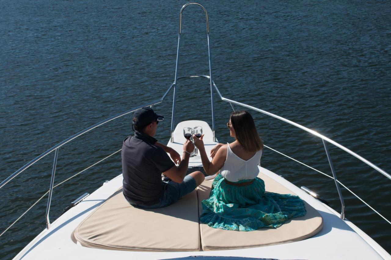 Aquadouro Yacht Radames - Sleep Boat Experience Otel Castelo de Paiva Dış mekan fotoğraf
