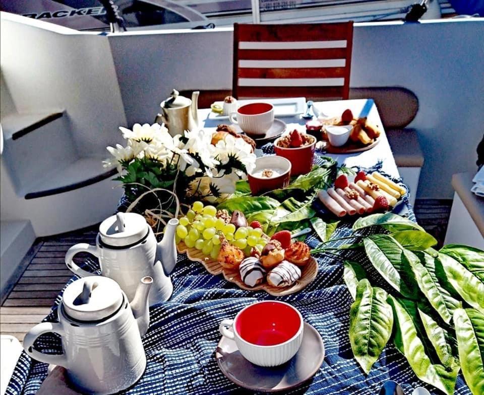 Aquadouro Yacht Radames - Sleep Boat Experience Otel Castelo de Paiva Dış mekan fotoğraf