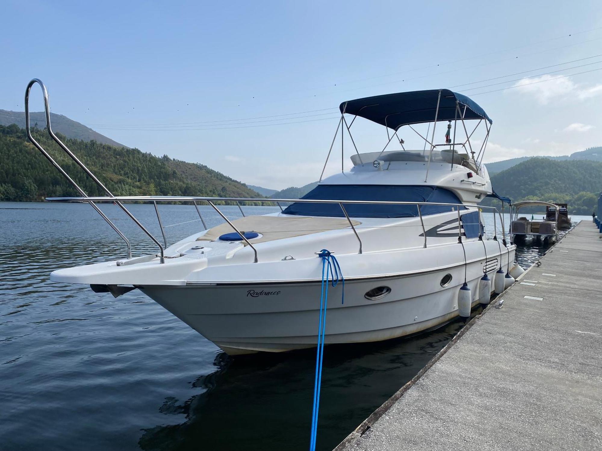 Aquadouro Yacht Radames - Sleep Boat Experience Otel Castelo de Paiva Dış mekan fotoğraf
